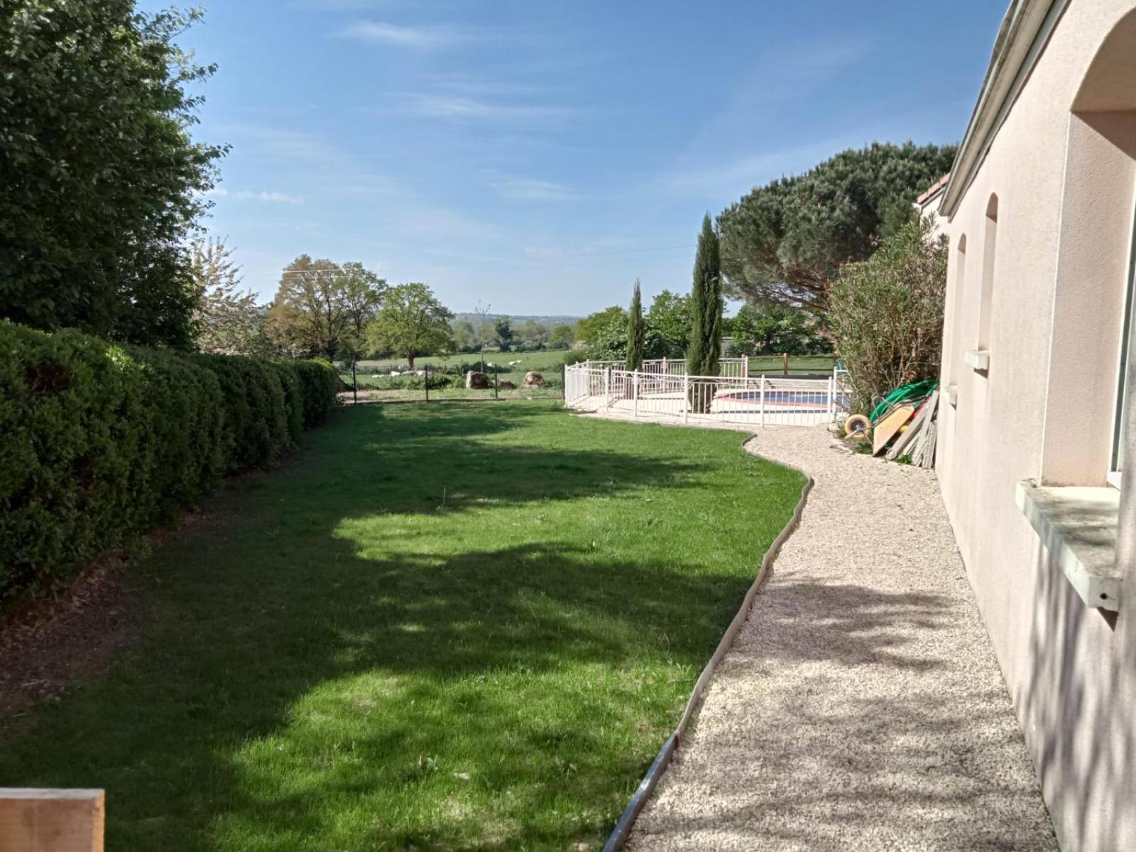 Les Gites De Bellevue Nueil-sous-les-Aubiers Exterior foto