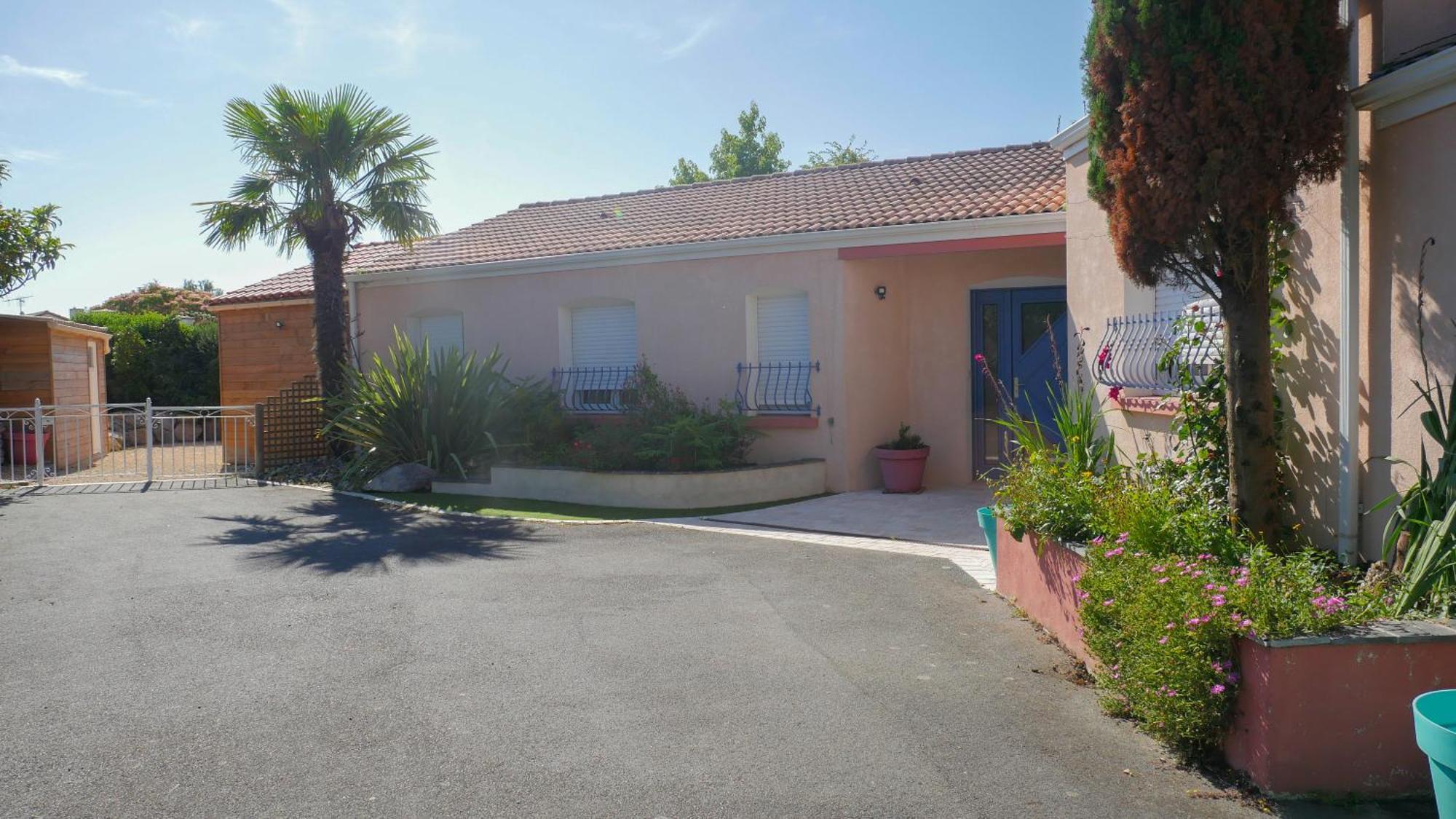 Les Gites De Bellevue Nueil-sous-les-Aubiers Exterior foto