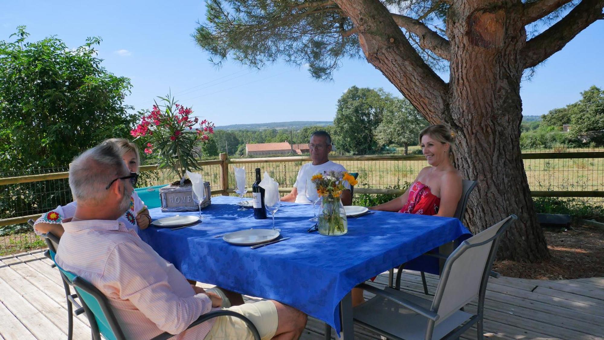 Les Gites De Bellevue Nueil-sous-les-Aubiers Exterior foto